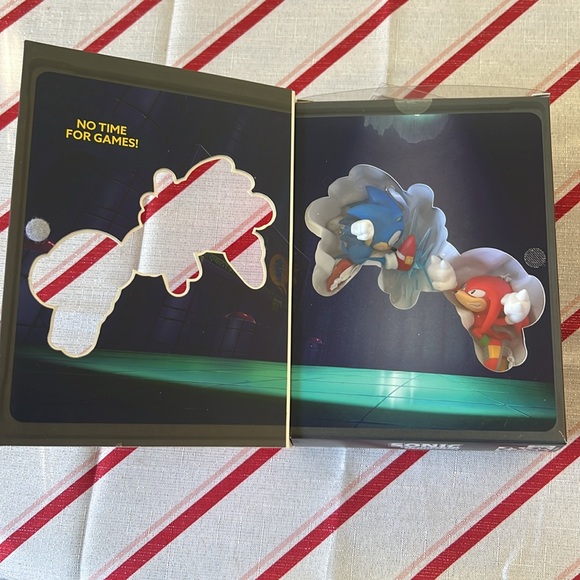Hallmark Sonic The Hedgehog Sonic Vs. Knuckles Christmas Ornaments, Set of 2 - Picture 2 of 5